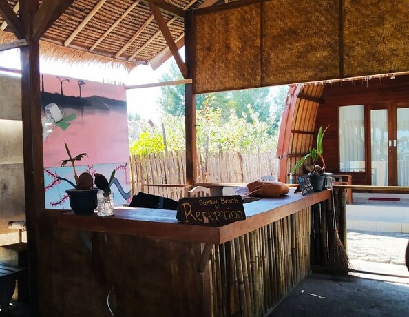 Imagen de los interiores del Hotel Sunset Beach Bungalow and Restaurant. Foto 19