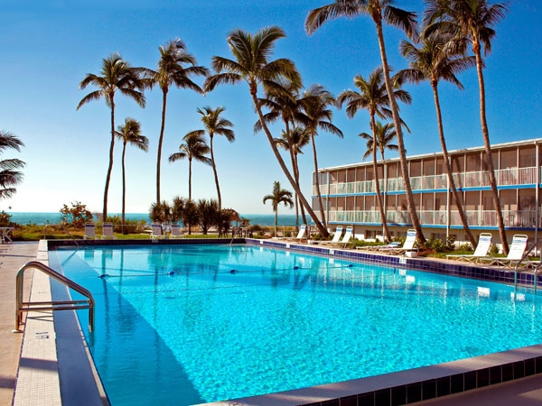 Imagen de la piscina del Hotel Sunset Beach Inn. Foto 6