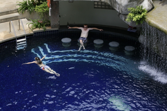 Imagen de la piscina del Hotel Sunset Beach Resort. Foto 15