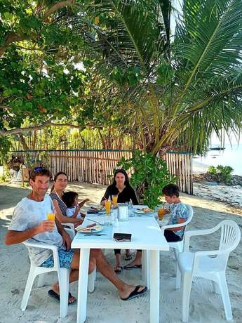 Imagen del bar/restaurante del Hotel Sunset Beach View. Foto 2