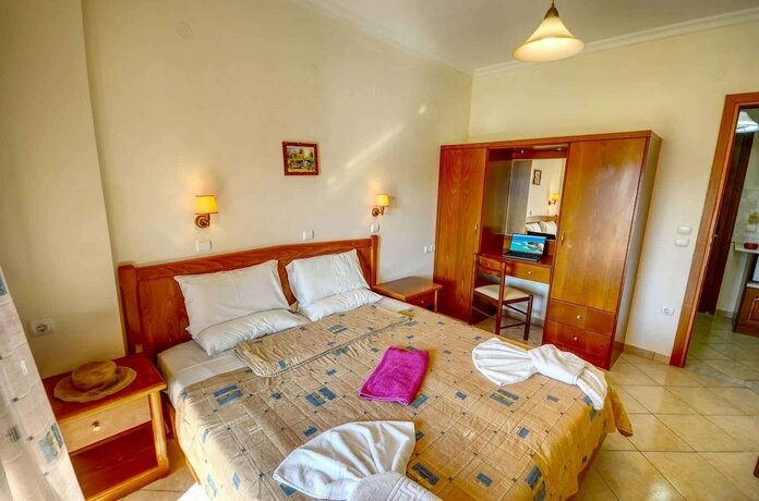 Imagen de la habitación del Hotel Sunset Blue Agios Stefanos. Foto 2