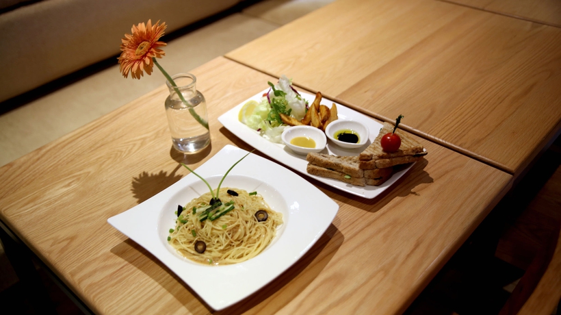 Imagen del bar/restaurante del Hotel Sunset Business. Foto 6