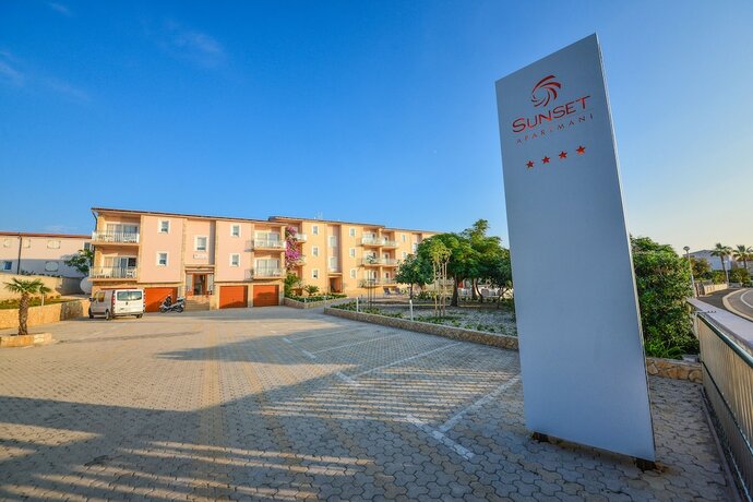 Imagen general del Hotel Sunset Deluxe Apartments. Foto 3