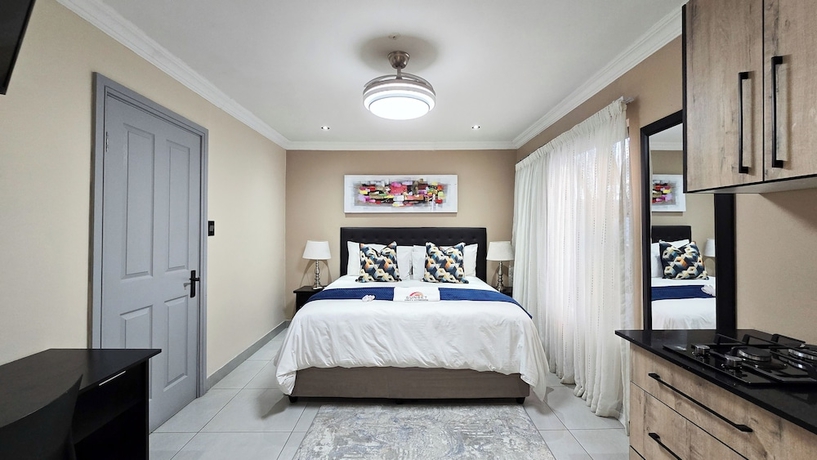Imagen de la habitación del Hotel Sunset Events and Accommodation. Foto 1