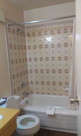 Imagen de la habitación del Hotel Sunset Inn, Cataratas del Niagara. Foto 7