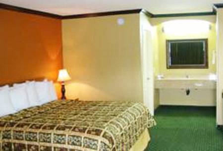 Imagen de la habitación del Hotel Sunset Inn Lake Oroville. Foto 11