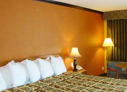 Imagen de la habitación del Hotel Sunset Inn Lake Oroville. Foto 12