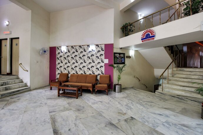 Imagen general del Hotel Sunset Inn Mount Abu With Swimming Pool. Foto 2