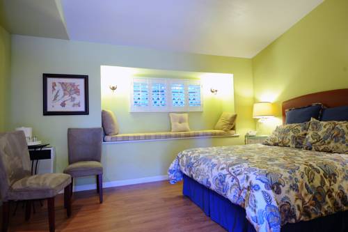 Imagen de la habitación del Hotel Sunset Inn Pacific Grove. Foto 7