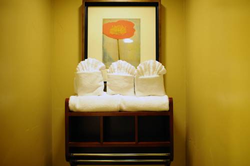 Imagen de la habitación del Hotel Sunset Inn Pacific Grove. Foto 8