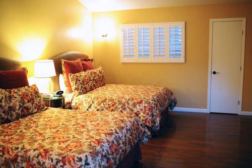 Imagen de la habitación del Hotel Sunset Inn Pacific Grove. Foto 9