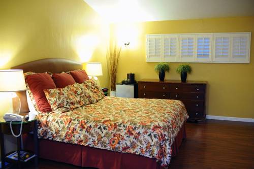 Imagen de la habitación del Hotel Sunset Inn Pacific Grove. Foto 11