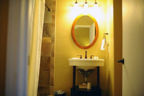 Imagen de la habitación del Hotel Sunset Inn Pacific Grove. Foto 15