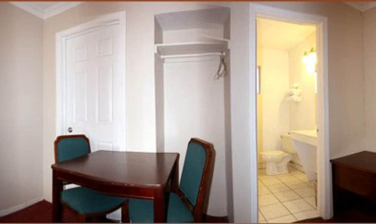 Imagen de la habitación del Hotel Sunset Inn and Suites, West Sacramento. Foto 6