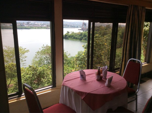 Imagen del bar/restaurante del Hotel Sunset International. Foto 5