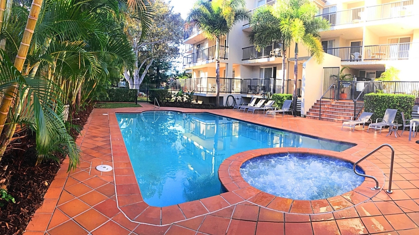 Imagen de los exteriores del Hotel Sunset Island Resort. Foto 8
