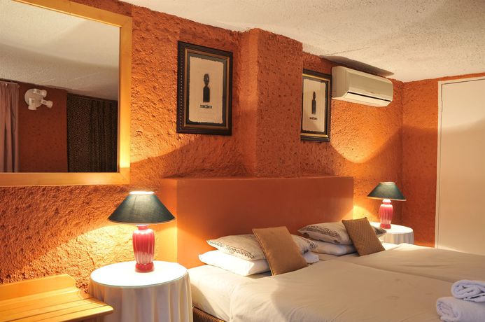 Imagen de los exteriores del Hotel Sunset Manor. Foto 9