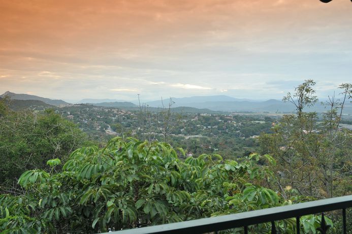 Imagen de los exteriores del Hotel Sunset Manor. Foto 12