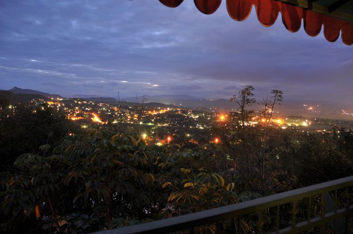 Imagen de los exteriores del Hotel Sunset Manor. Foto 13