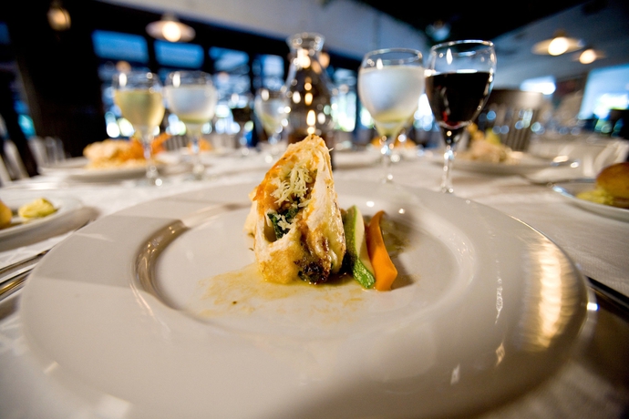 Imagen del bar/restaurante del Hotel Sunset Marina Resort and Yacht Club. Foto 7