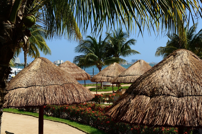 Imagen de los exteriores del Hotel Sunset Marina Resort and Yacht Club. Foto 14