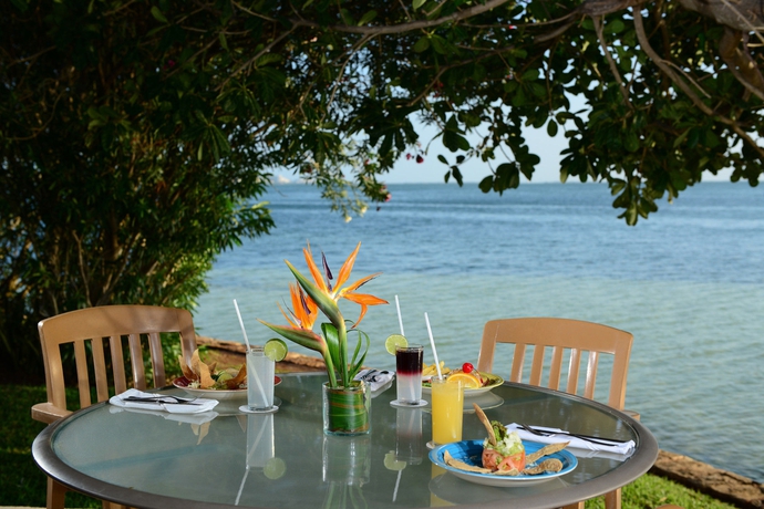 Imagen del bar/restaurante del Hotel Sunset Marina Resort and Yacht Club. Foto 9