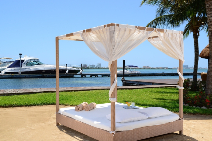 Imagen general del Hotel Sunset Marina Resort and Yacht Club. Foto 3