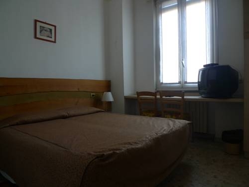 Imagen de la habitación del Hotel Sunset, Mil&aacute;n. Foto 5