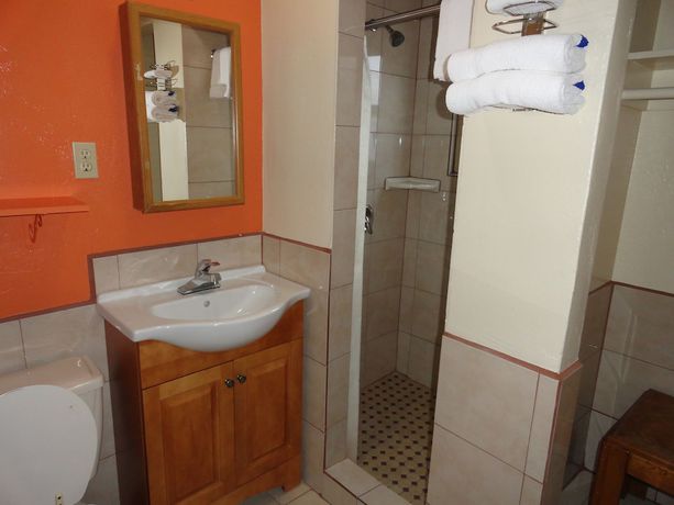 Imagen de la habitación del Hotel Sunset Motel. Foto 10