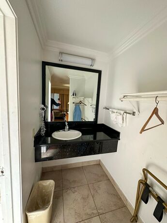 Imagen de la habitación del Hotel Sunset Motel, Santa Barbara. Foto 13