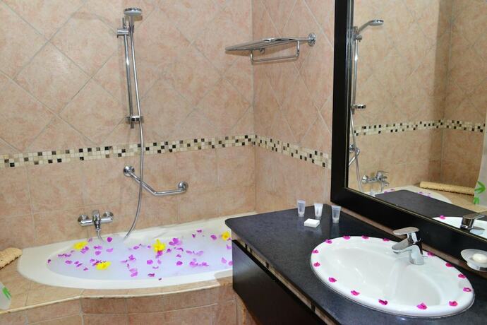 Imagen general del Hotel Sunset Reef Resort and Spa. Foto 12