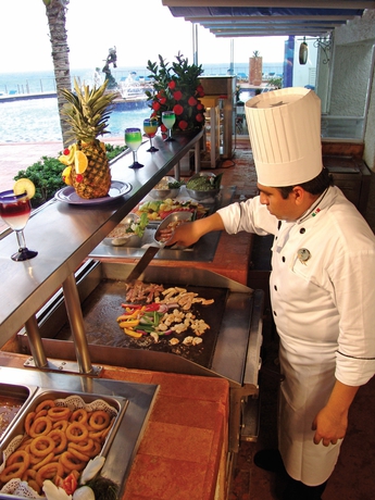 Imagen del bar/restaurante del Hotel Sunset Royal Beach Resort - All Inclusive. Foto 4