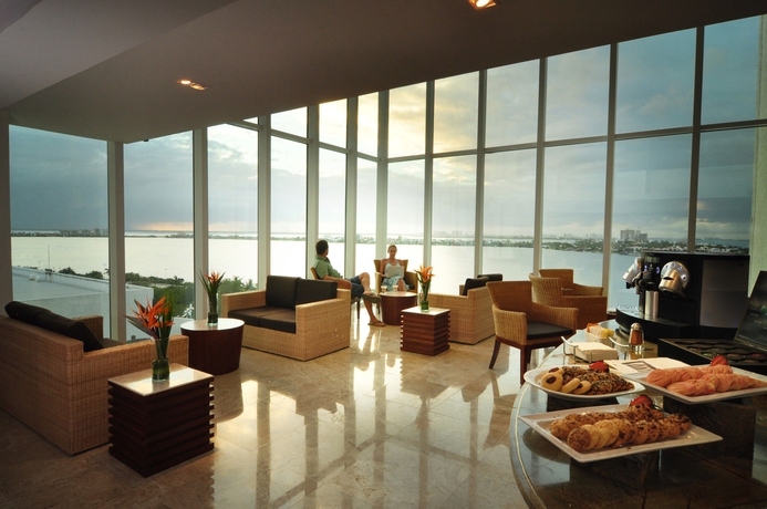 Imagen del bar/restaurante del Hotel Sunset Royal Beach Resort - All Inclusive. Foto 9