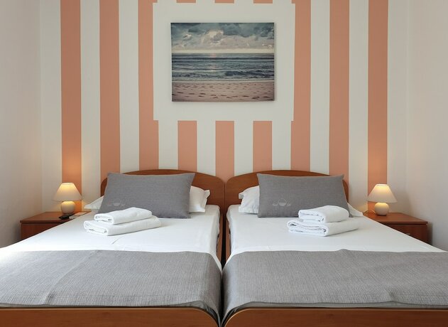 Imagen de la habitación del Hotel Sunset Split Rooms. Foto 2