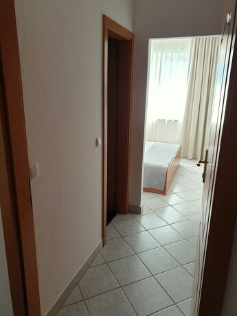 Imagen de la habitación del Hotel Sunset Split Rooms. Foto 15