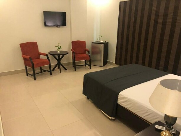 Imagen de la habitación del Hotel Sunset Suites. Foto 12