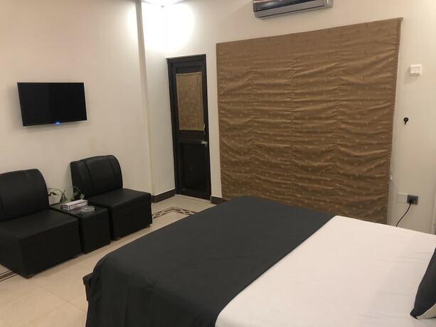 Imagen de la habitación del Hotel Sunset Suites. Foto 15