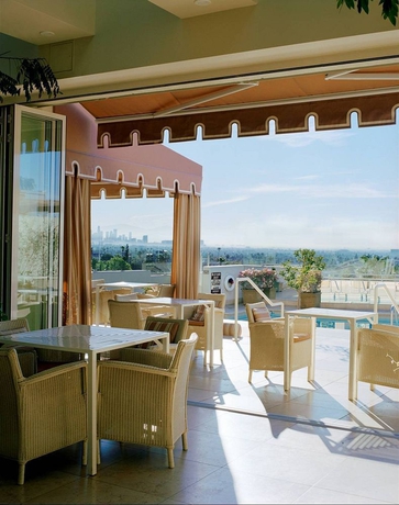 Imagen del bar/restaurante del Hotel Sunset Tower. Foto 3