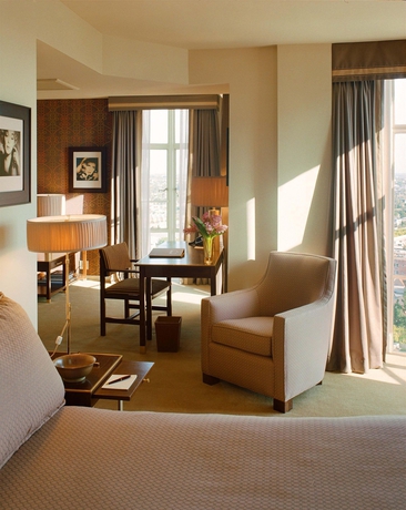 Imagen de la habitación del Hotel Sunset Tower. Foto 6