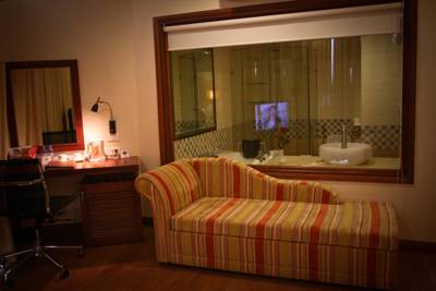 Imagen de la habitación del Hotel Sunset Westlake Hanoi. Foto 2