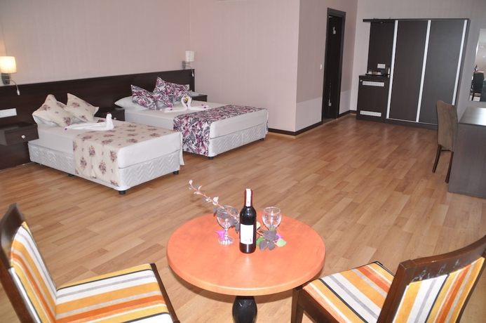 Imagen de la habitación del Hotel Sunshine Holiday Resort. Foto 5