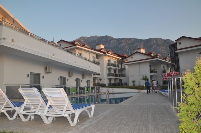 Imagen de la piscina del Hotel Sunshine Holiday Resort. Foto 16