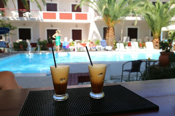 Imagen de la piscina del Hotel Sunshine Inn, L&eacute;ucade. Foto 12