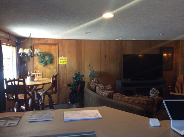 Imagen de los interiores del Hotel Sunshine Motel and Cabins. Foto 20