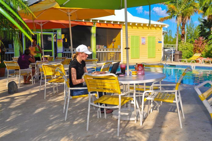 Imagen de los exteriores del Hotel Sunshine Suites Resort. Foto 7