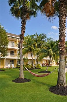 Imagen de los exteriores del Hotel Sunshine Suites Resort. Foto 14