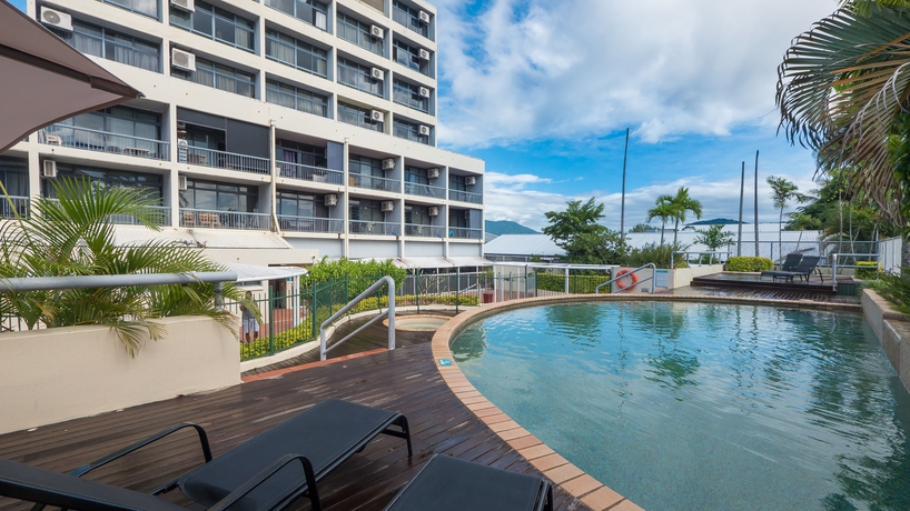 Imagen de la piscina del Hotel Sunshine Tower. Foto 15