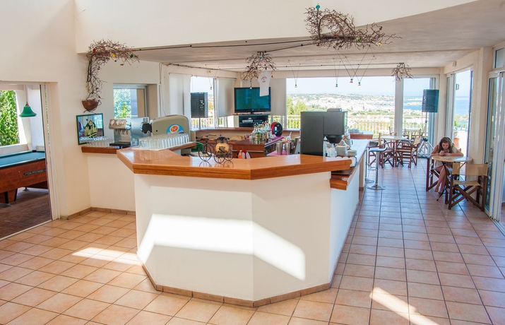 Imagen de los interiores del Hotel Sunshine Village. Foto 13