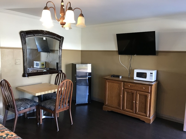 Imagen de la habitación del Hotel Sunshine Village Motel. Foto 9