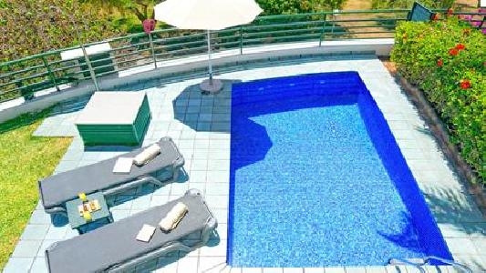 Imagen de la piscina del Hotel Sunshine Villas. Foto 13